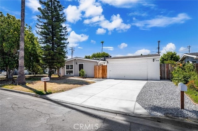 Building Photo - 610 W Glen Lyn Dr