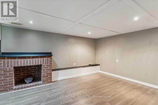 Building Photo - 1252 Waterdown Rd