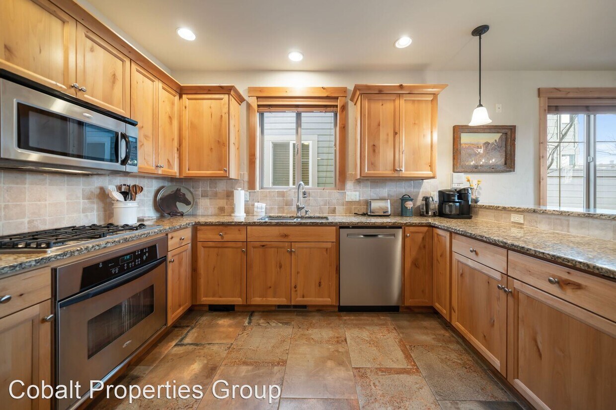 3 br, 3 bath House 625 SW Otter Way House for Rent in Bend, OR