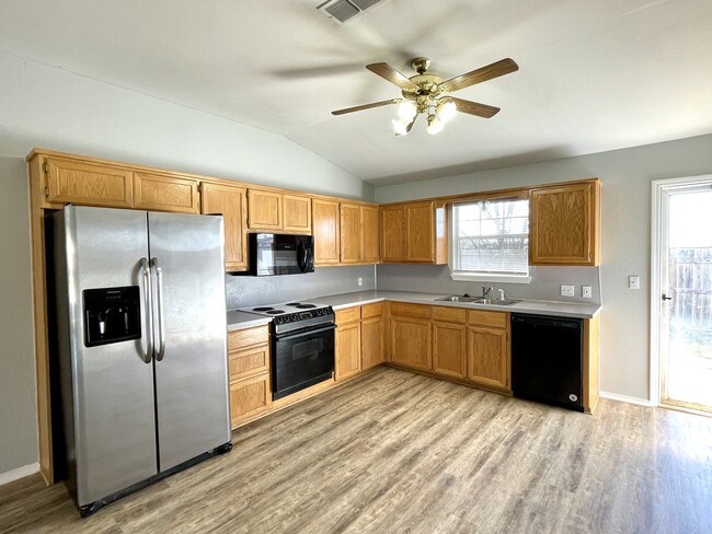 Building Photo - 2301 Cimmaron Dr