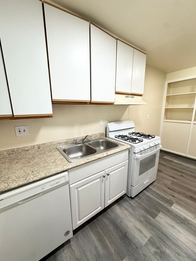 Building Photo - Move-In Special; Upstairs One Bedroom + Private Patio – SEE VIDEO