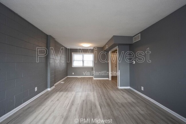 Building Photo - 6060 E 16th St