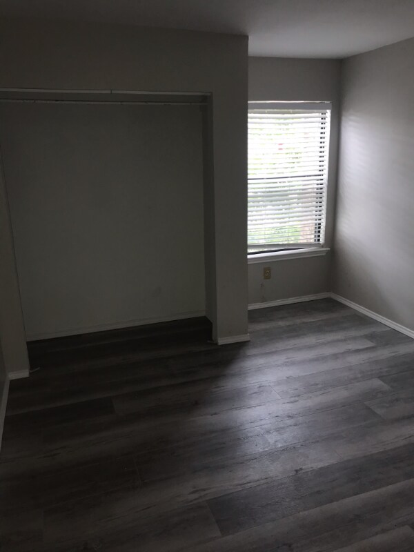 Foto del edificio - 9829 Walnut St