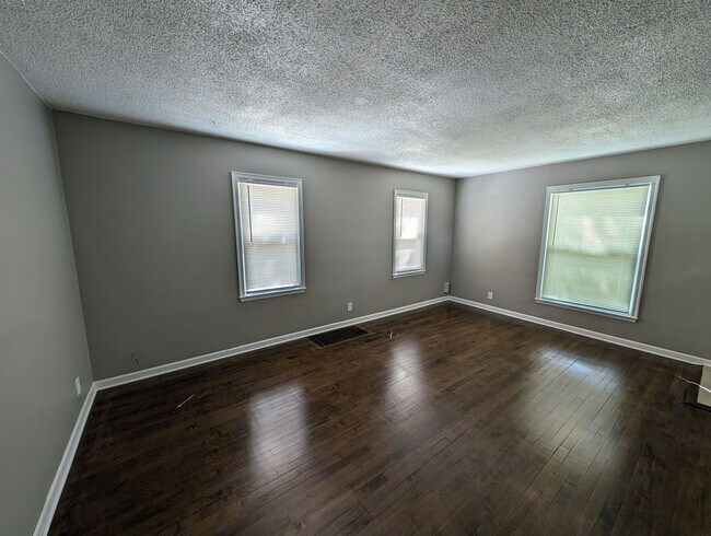 Building Photo - 500 W Southside Blvd