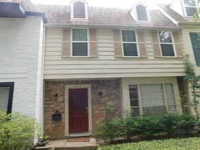 Building Photo - 472 N Post Oak Ln