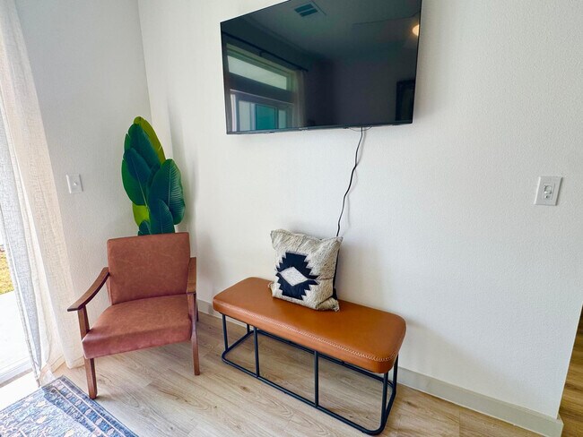 Building Photo - 1301 Leah Ave