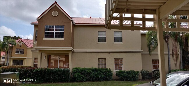Foto del edificio - 18346 NW 68th Ave