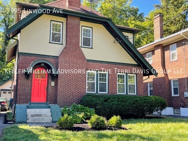 Photo - 2995 Linwood Ave House