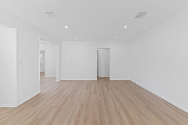 Foto del edificio - 237 Belmont Ave