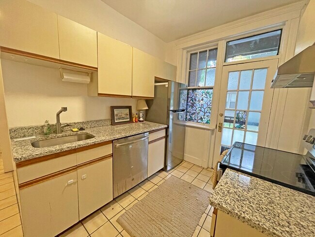 Foto del edificio - 155 Strathmore Rd
