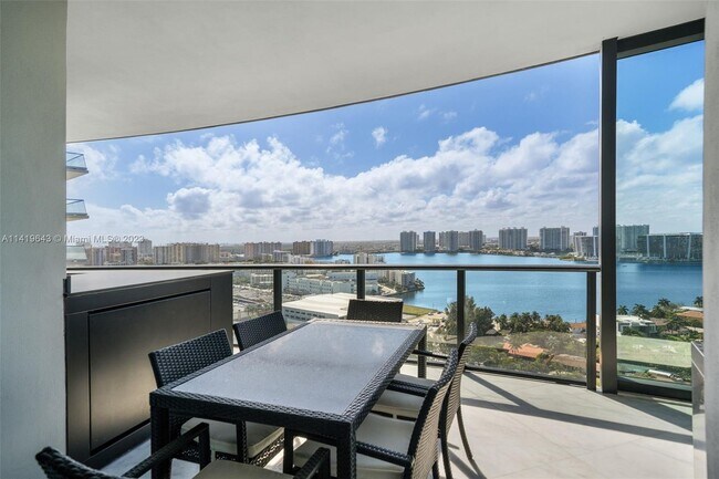 Building Photo - 18555 Collins Ave