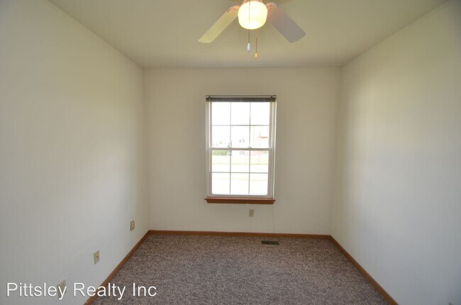 Foto del edificio - 4 br, 2.5 bath Apartment - 768 Fotis Drive