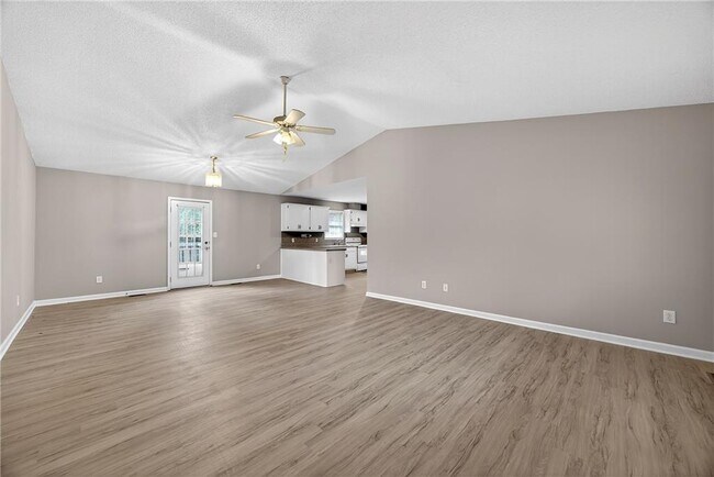 Building Photo - 176 White Tail Hills Dr