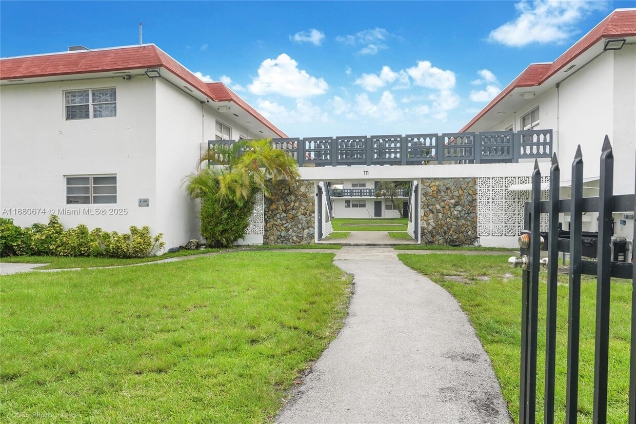 Primary Photo - 111 NW 152nd St
