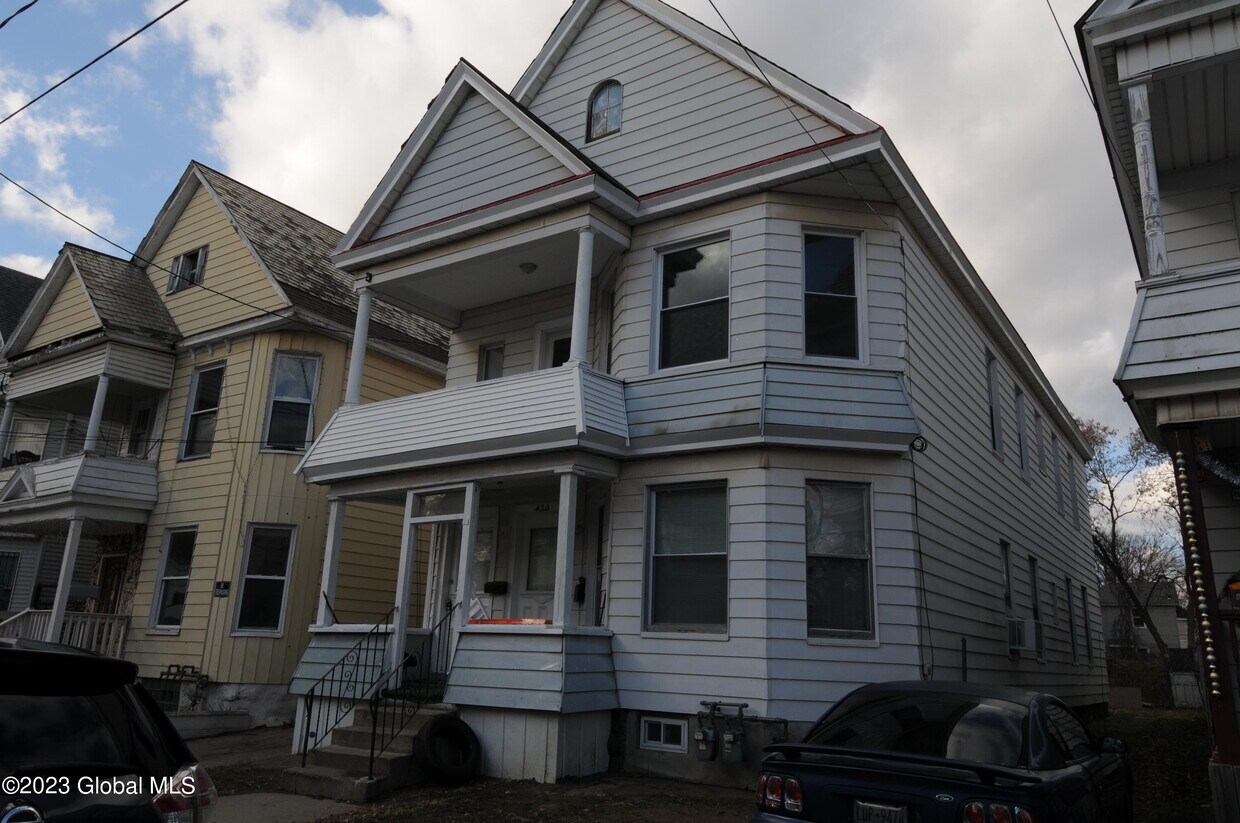 Primary Photo - 1350 Parkwood Blvd