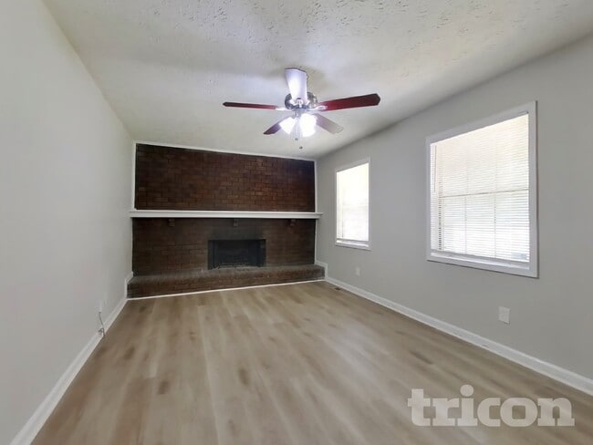 Foto del edificio - 4211 Clearview Dr