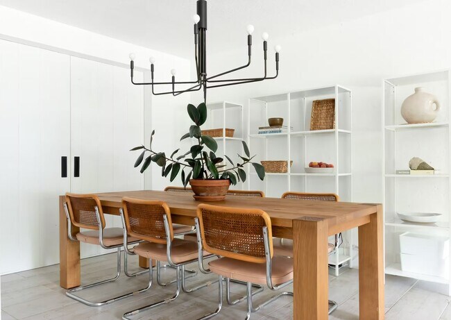 Foto del edificio - 2496 Wisteria St