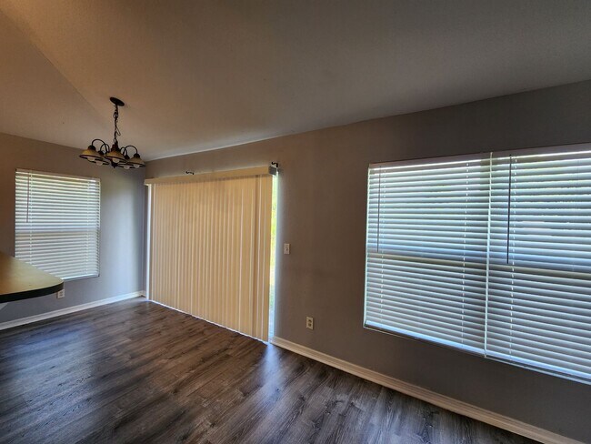 Foto del edificio - 977-979 Graystone Ave