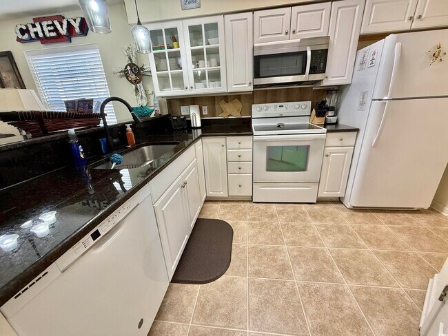 Building Photo - 615 Waterway Village Blvd