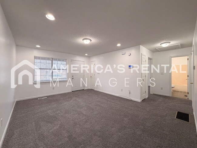 Building Photo - Updated Three Bedroom Two Bath Rental!