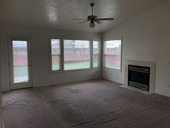 Foto del edificio - 3 Bed 2 Bath Home Close to Micron