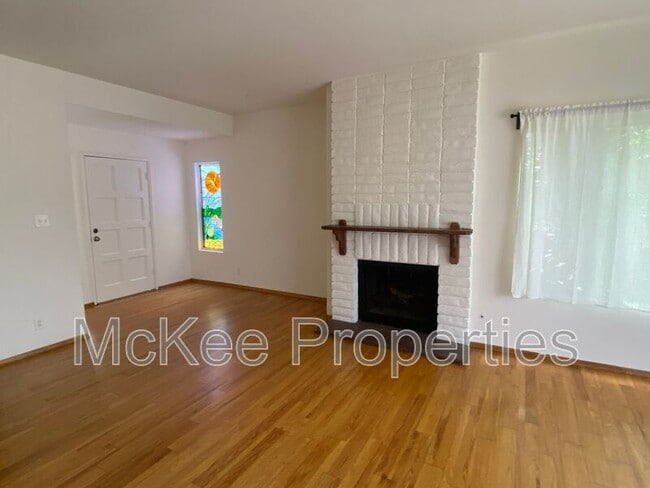 Building Photo - 6620 Reservoir Ln