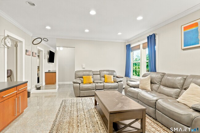 Foto del edificio - 833 Summer St
