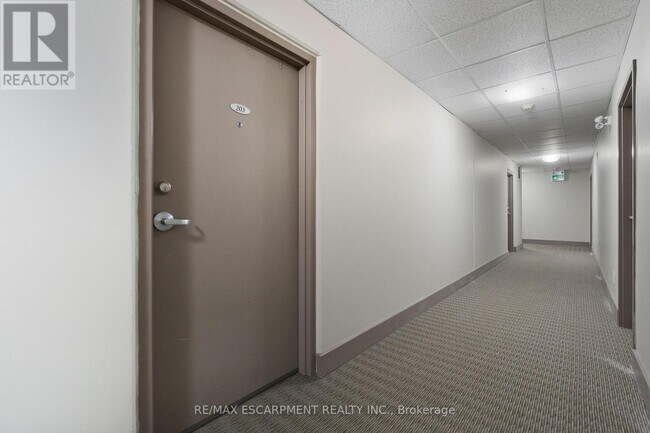 Building Photo - 149 Main St W