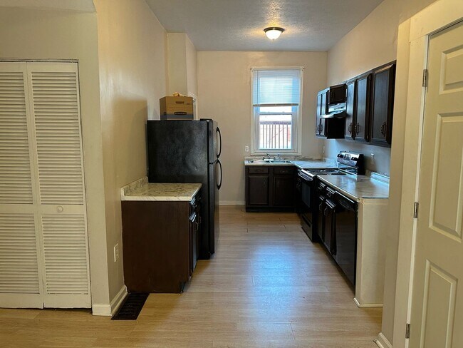 Foto del edificio - 3 bedroom Row house on the Northside!