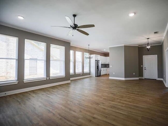 Building Photo - 13 Fernwood Dr