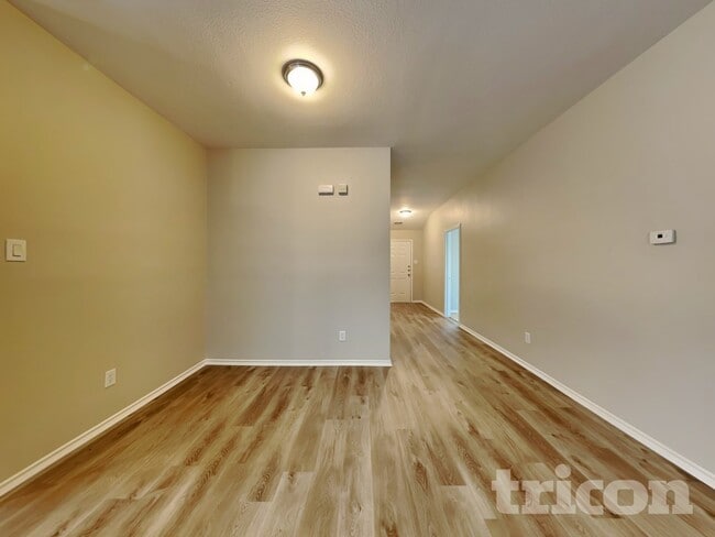 Building Photo - 1107 Longhorn Ln