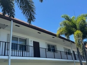 Building Photo - 3075 Gardens E Dr