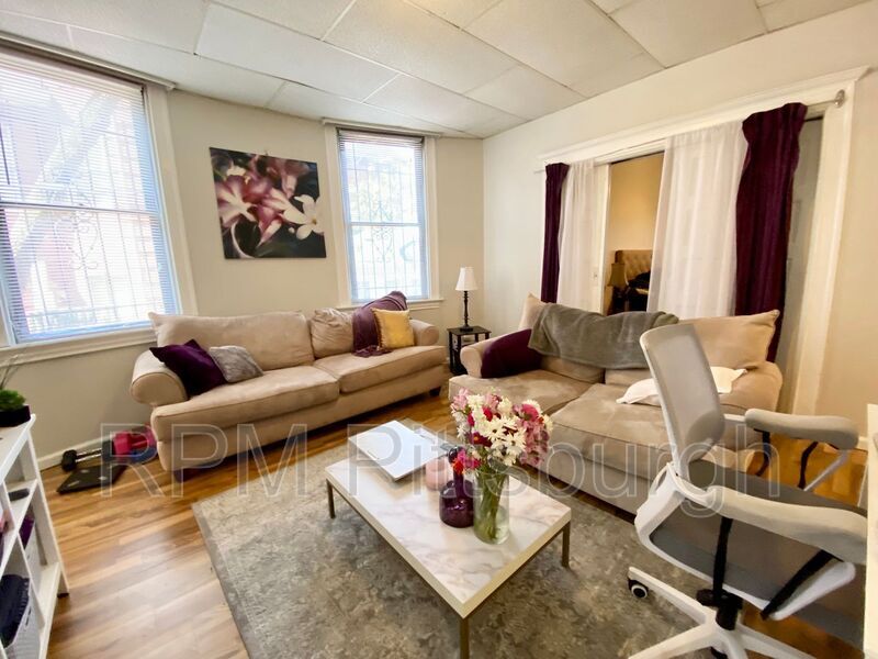 Foto principal - 121 E McIntyre Ave