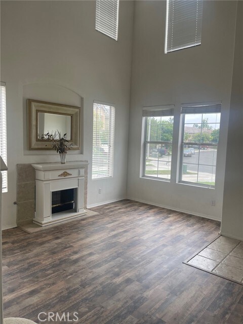 Building Photo - 45483 Vista Verde