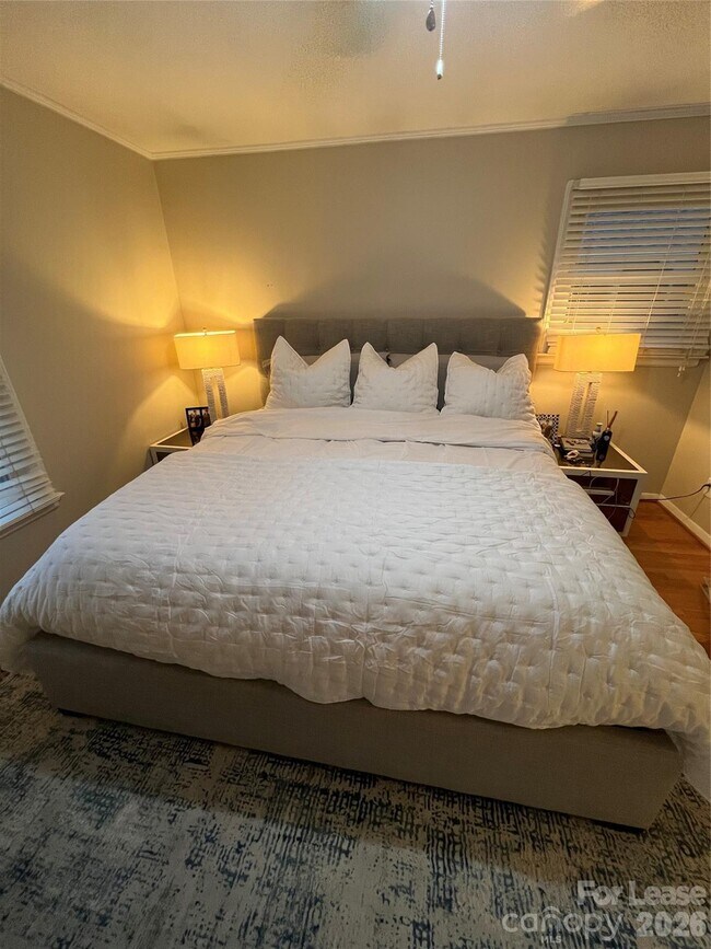 Foto del edificio - 4925 Vincent Ln