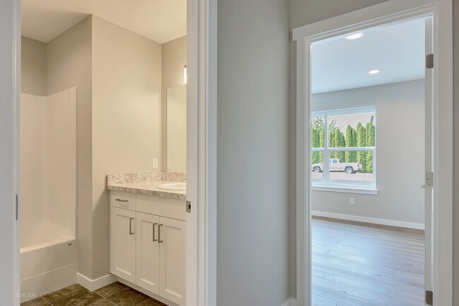 Foto del edificio - 804 Nooksack Rd