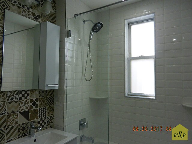 Building Photo - 106 E 51st St