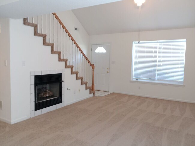 Building Photo - 5013-5015 Carrieridge Dr.
