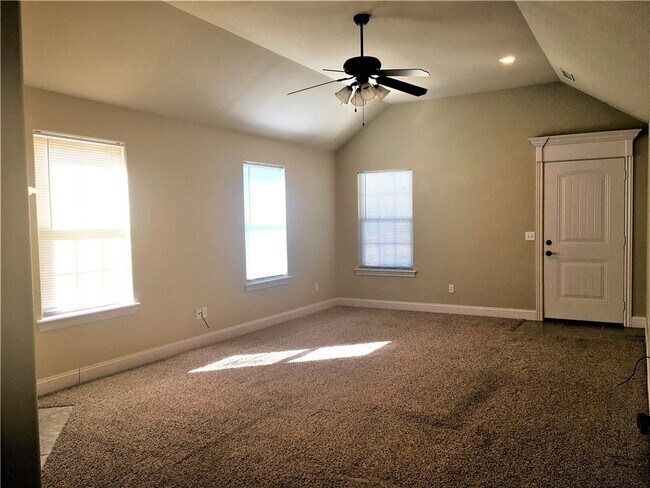 Foto del edificio - 2896 W Old Farmington Rd