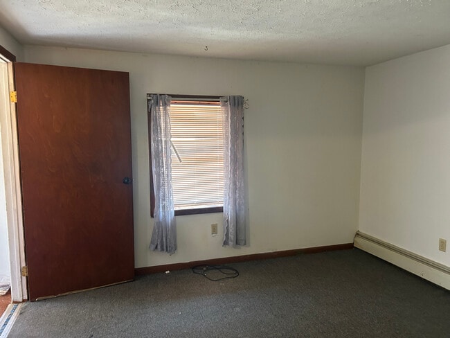 Building Photo - 40 W Lamoka Ave