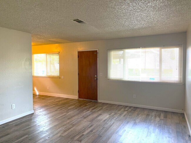 Foto del edificio - 431 Rocky Hill Rd