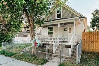 Building Photo - 216 10th St S