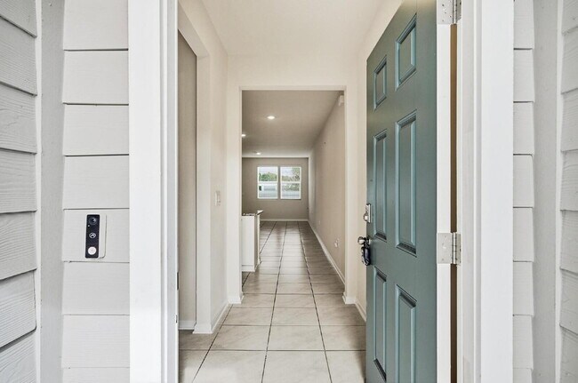 Foto del edificio - 165 Redbud Rd