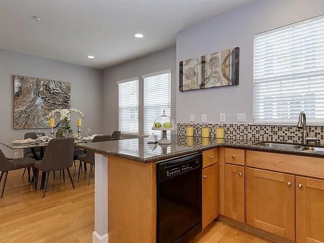 Building Photo - 581 Monterey Terrace