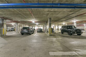 Building Photo - 2681 N Flamingo Rd