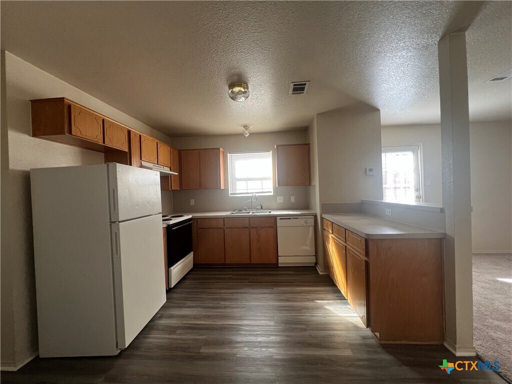 Foto del edificio - 4200 Alan Kent Dr