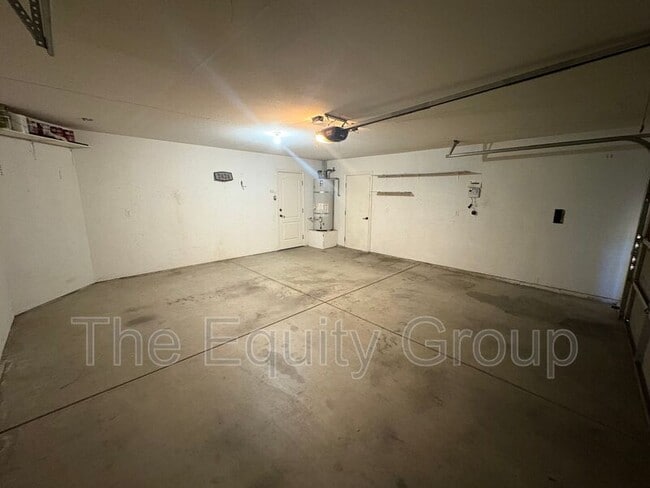 Foto del edificio - 2424 E Beech Ave