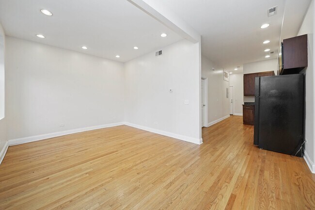 Building Photo - 1821 W 21st St