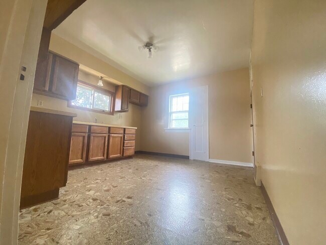 Kitchen - 2523 Charles St