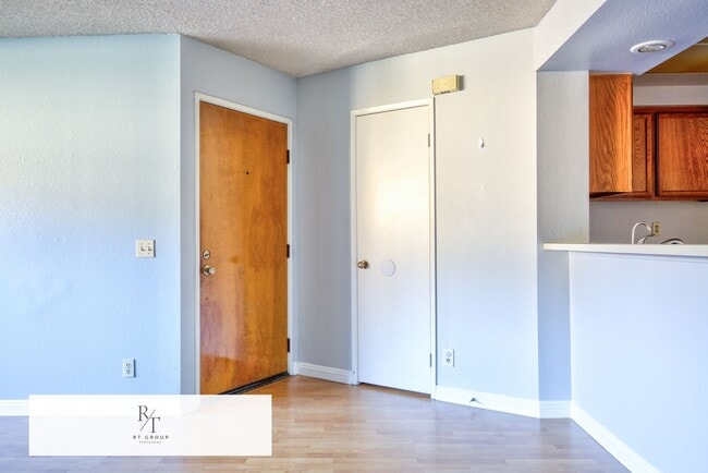 Building Photo - 3 Carriage Way